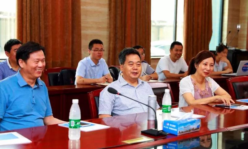 華菱星馬集團(tuán)劉漢如董事長(zhǎng)蒞臨程力汽車集團(tuán)商務(wù)考察暨洽談戰(zhàn)略合作項(xiàng)目